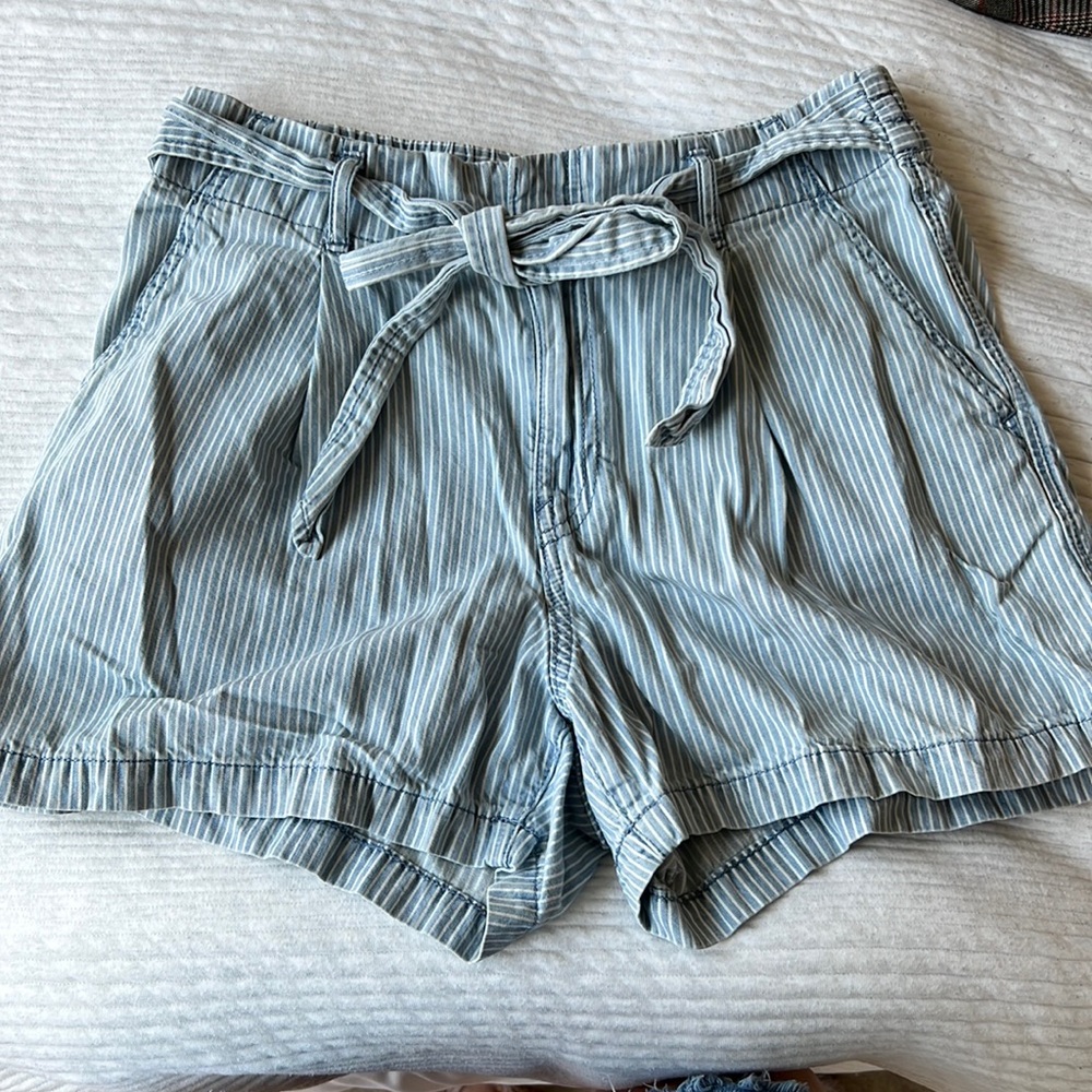 Gap stripped shorts